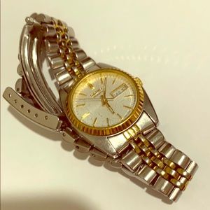 Ladies seiko two tone watch😊